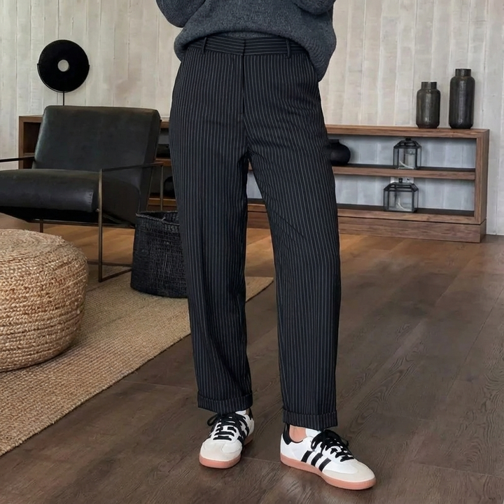 MATHILDA™ - ELEGANCKIE, PŁASZCZĄCE SPODNIE W PASKI