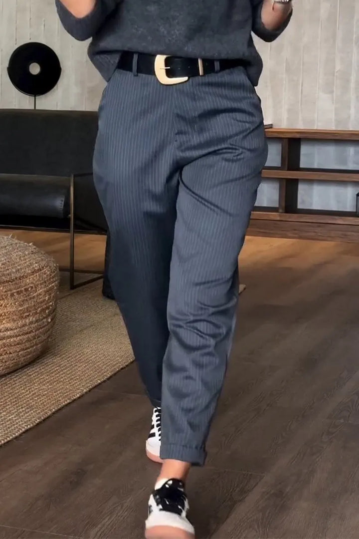 MATHILDA™ - ELEGANCKIE, PŁASZCZĄCE SPODNIE W PASKI